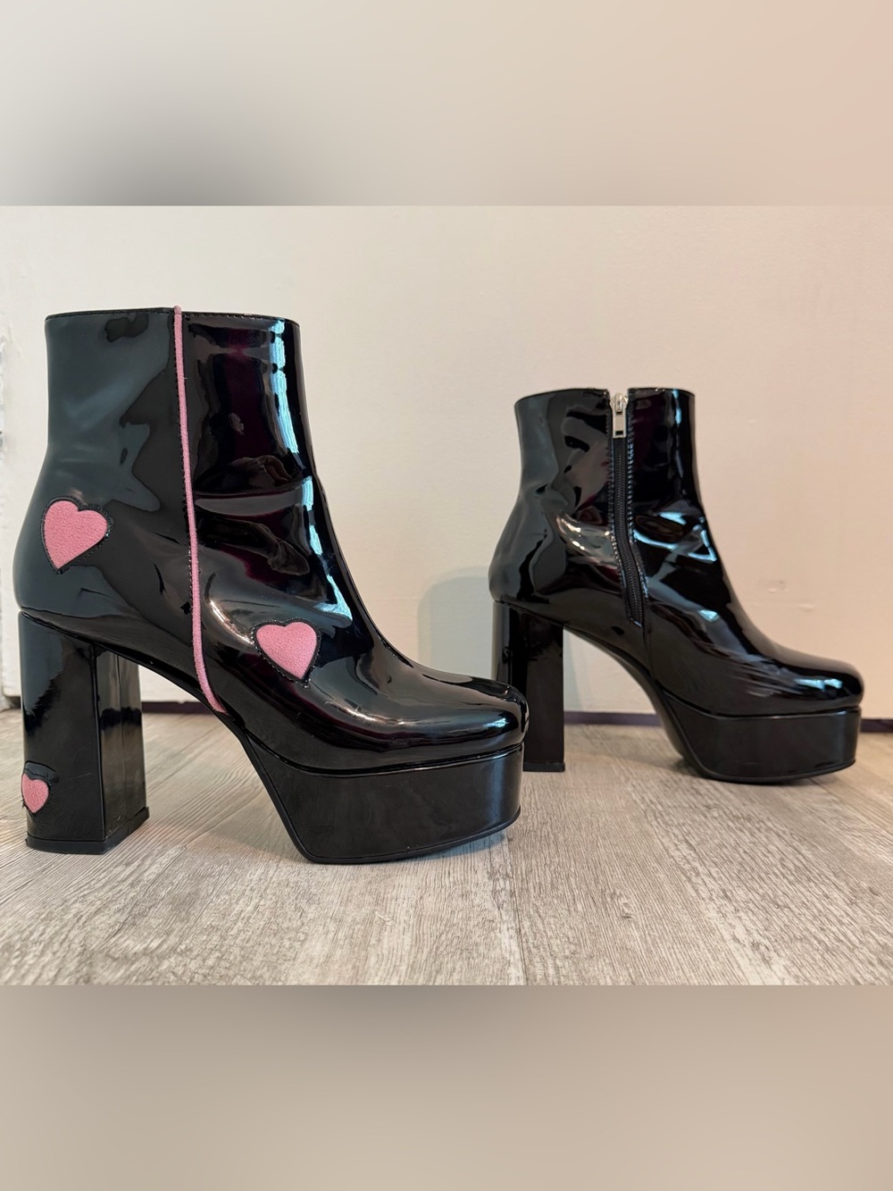 La Moda Sweet Dreams Platform Boots Size 10 – Black Patent Pink Hearts
